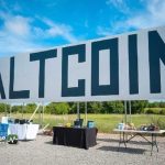 فصل آلت کوین در کما: شاخص ۱۸/۱۰۰ و سلطه ۵۸ درصدی بیت کوین!